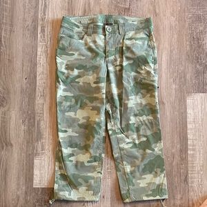 Eddie Bauer Camo cropped Cargo pants